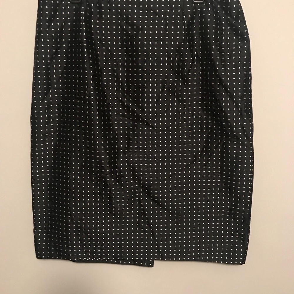 NWT Escada skirt size 16 knee length 100% satin